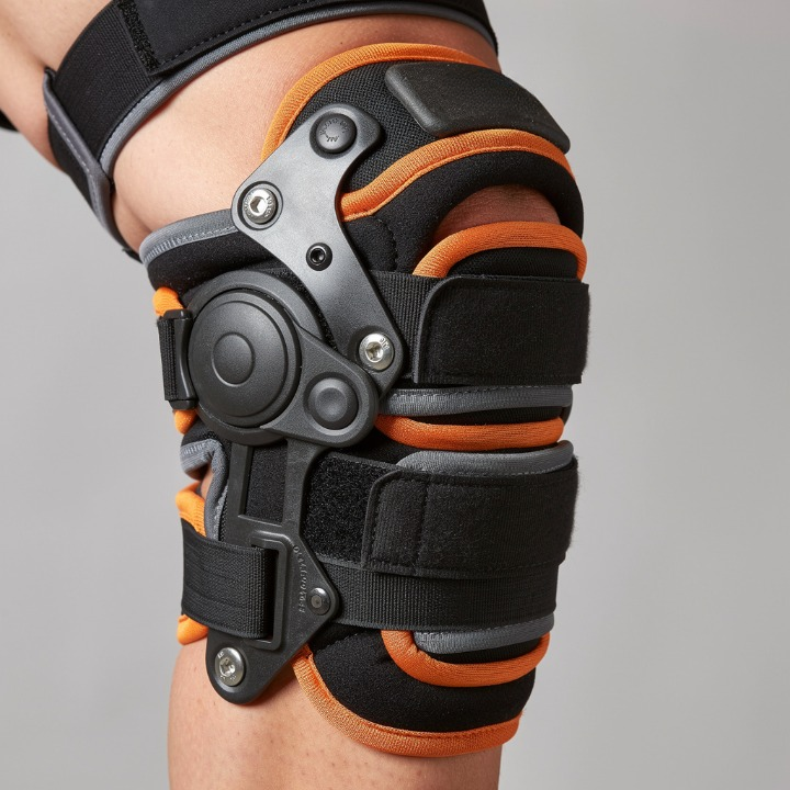 Klein Tools 60491 Hinged Knee Pads, Heavy Duty Gel Foam Protective Knee Pads with Quick-Fasten Buckle and Thigh Strap, Black