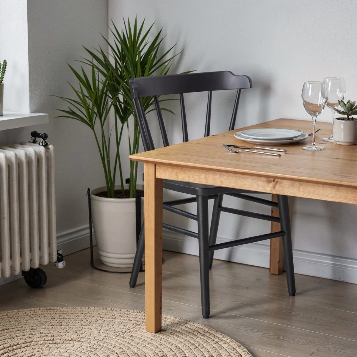 Wooden Barrel Dining Chair Black – Threshold Curved Back Dining Chair, No Assembly Required, Modern Kitchen & Dining Seating