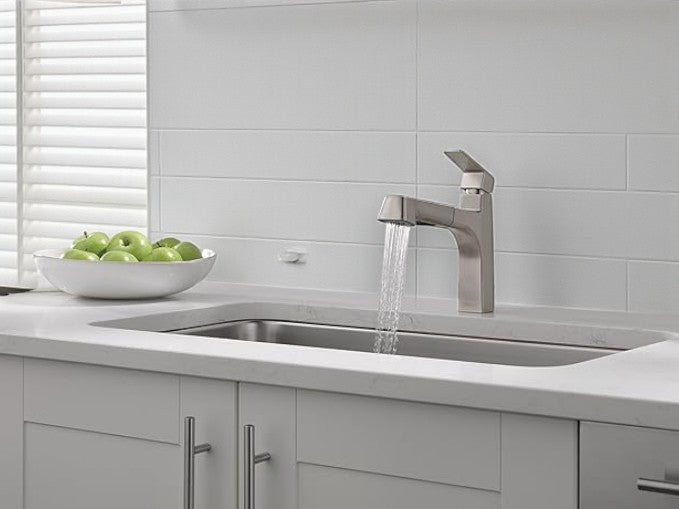 Peerless Xander Pull Out Kitchen Sink Faucet with Pull Out Sprayer, Stainless P6919LF-SS - Yalz Store