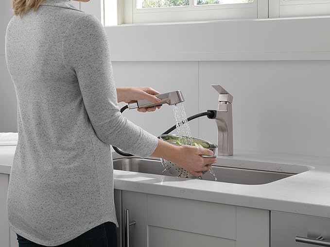 Peerless Xander Pull Out Kitchen Sink Faucet with Pull Out Sprayer, Stainless P6919LF-SS