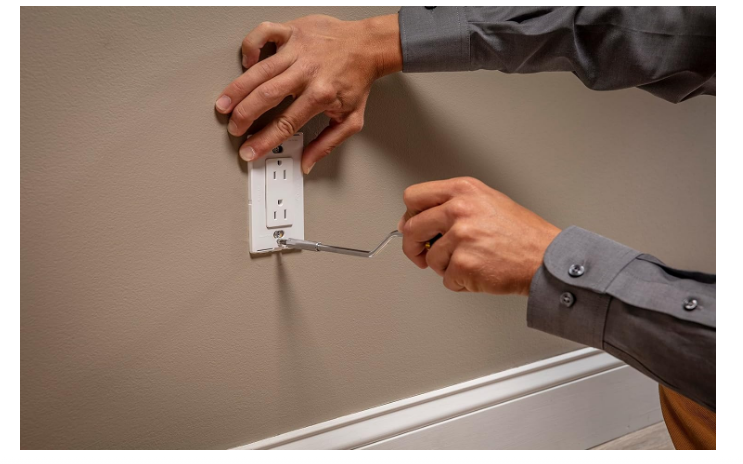 20 Amp Tamper Resistant Duplex Decorator Outlet, 125V Electrical Receptacle, Modern Matte Black Wall Outlet for Home & Office - Yalz Store