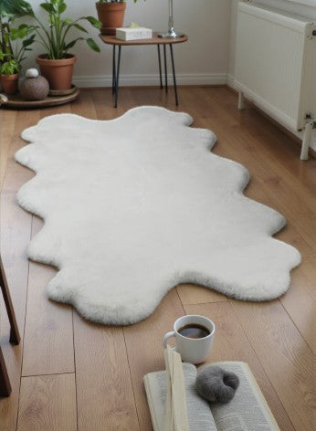 Luxury Faux Fur Quad Rug – Soft White – 3'7" × 5'10" - Yalz Store
