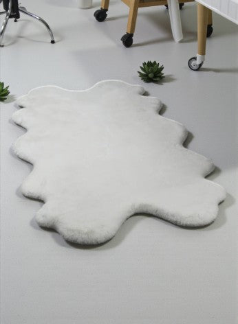 Luxury Faux Fur Quad Rug – Soft White – 3'7" × 5'10" - Yalz Store